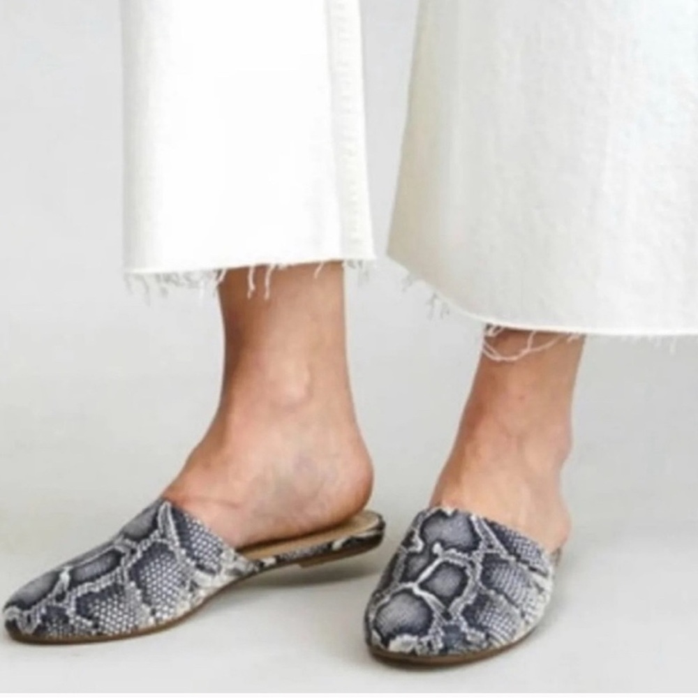 Emerson Fry Black and White Snake Print Mules size 9 (40)
